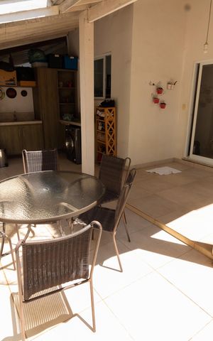 Casa de condomínio à venda com 90m², 3 quartos e 2 vagas Casa de condomínio à venda com 90m², 3 quartos e 2 vagasÁREA EXTERNA FUNDOS