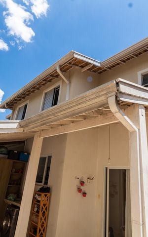 Casa de condomínio à venda com 90m², 3 quartos e 2 vagas Casa de condomínio à venda com 90m², 3 quartos e 2 vagasÁREA EXTERNA FACHADA FUNDOS