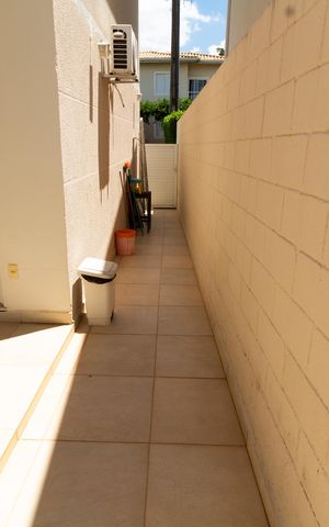 Casa de condomínio à venda com 90m², 3 quartos e 2 vagas Casa de condomínio à venda com 90m², 3 quartos e 2 vagasÁREA EXTERNA LATERAL