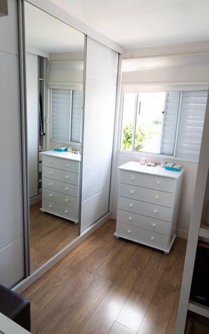 Casa de condomínio à venda com 90m², 3 quartos e 2 vagas Casa de condomínio à venda com 90m², 3 quartos e 2 vagasCLOSET