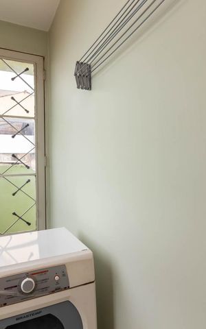Casa à venda com 255m², 4 quartos e 2 vagas Casa à venda com 255m², 4 quartos e 2 vagasVaranda da Suíte 1
