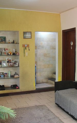 Casa à venda com 360m², 4 quartos e 1 vagaSala