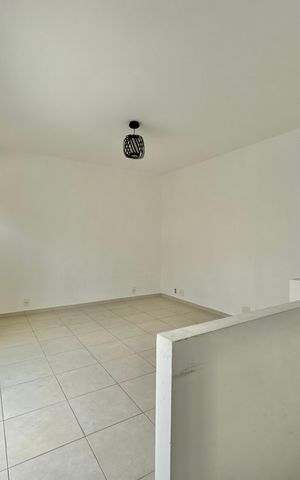 Apartamento à venda com 211m², 3 quartos e 2 vagas Apartamento à venda com 211m², 3 quartos e 2 vagasSala 2