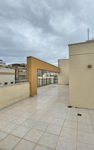 Apartamento à venda com 211m², 3 quartos e 2 vagas Apartamento à venda com 211m², 3 quartos e 2 vagasTerraço