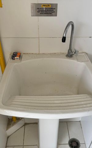 Apartamento à venda com 211m², 3 quartos e 2 vagas Apartamento à venda com 211m², 3 quartos e 2 vagasCozinha e Área de Serviço