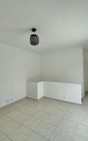 Apartamento à venda com 211m², 3 quartos e 2 vagas Apartamento à venda com 211m², 3 quartos e 2 vagasSala 2