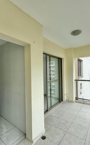 Apartamento à venda com 211m², 3 quartos e 2 vagas Apartamento à venda com 211m², 3 quartos e 2 vagasVaranda Sala 1