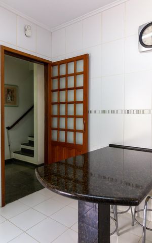 Casa de condomínio à venda com 219m², 3 quartos e 3 vagas Casa de condomínio à venda com 219m², 3 quartos e 3 vagasCozinha
