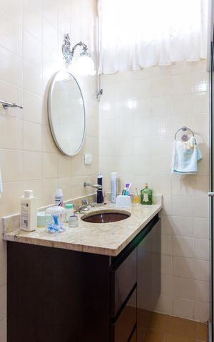 Casa de condomínio à venda com 219m², 3 quartos e 3 vagas Casa de condomínio à venda com 219m², 3 quartos e 3 vagasBanheiro da Suíte