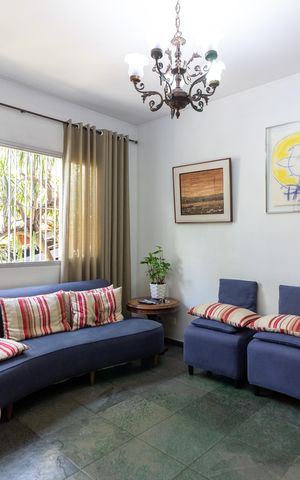 Casa de condomínio à venda com 219m², 3 quartos e 3 vagas Casa de condomínio à venda com 219m², 3 quartos e 3 vagasSala de TV