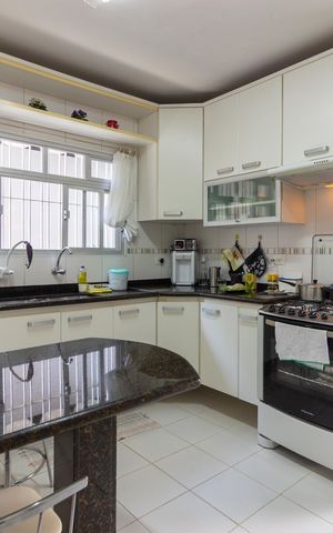 Casa de condomínio à venda com 219m², 3 quartos e 3 vagas Casa de condomínio à venda com 219m², 3 quartos e 3 vagasCozinha