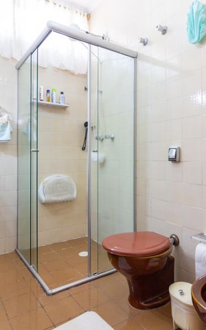 Casa de condomínio à venda com 219m², 3 quartos e 3 vagas Casa de condomínio à venda com 219m², 3 quartos e 3 vagasBanheiro da Suíte