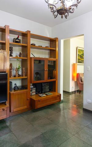 Casa de condomínio à venda com 219m², 3 quartos e 3 vagas Casa de condomínio à venda com 219m², 3 quartos e 3 vagasSala de TV