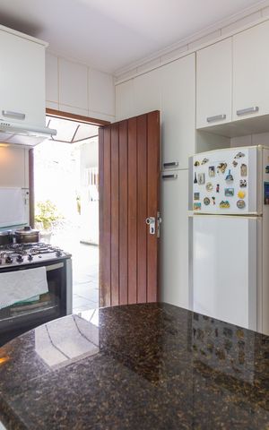 Casa de condomínio à venda com 219m², 3 quartos e 3 vagas Casa de condomínio à venda com 219m², 3 quartos e 3 vagasCozinha