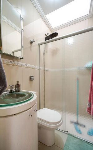 Casa de condomínio à venda com 115m², 3 quartos e 1 vaga Casa de condomínio à venda com 115m², 3 quartos e 1 vagaBanheiro social