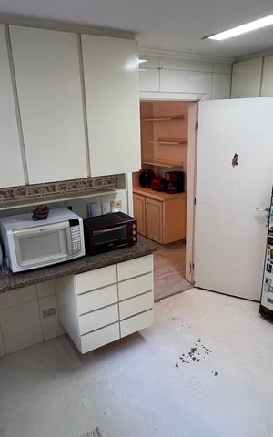 Apartamento à venda com 203m², 4 quartos e 4 vagas Apartamento à venda com 203m², 4 quartos e 4 vagasCozinha