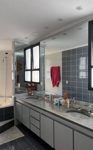 Apartamento à venda com 203m², 4 quartos e 4 vagas Apartamento à venda com 203m², 4 quartos e 4 vagasBanheiro da Suíte 2