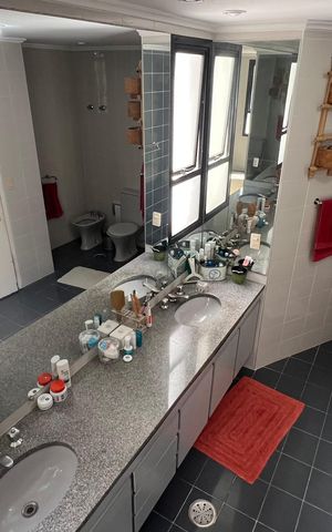 Apartamento à venda com 203m², 4 quartos e 4 vagas Apartamento à venda com 203m², 4 quartos e 4 vagasBanheiro da Suíte 2