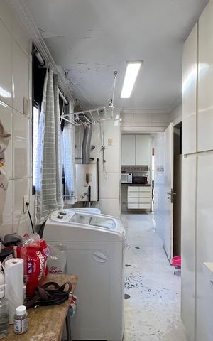 Apartamento à venda com 203m², 4 quartos e 4 vagas Apartamento à venda com 203m², 4 quartos e 4 vagasÁrea de Serviço