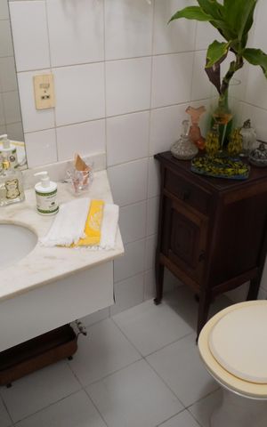 Casa à venda com 320m², 3 quartos e 2 vagasBanheiro do Quarto 1