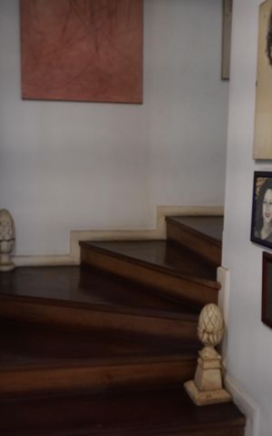 Casa à venda com 320m², 3 quartos e 2 vagasEscada