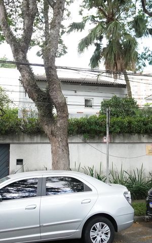 Casa à venda com 320m², 3 quartos e 2 vagasFachada