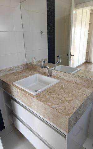 Casa à venda com 336m², 3 quartos e 4 vagasBanheiro da Suíte 2