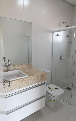 Casa à venda com 336m², 3 quartos e 4 vagasBanheiro da Suíte 2