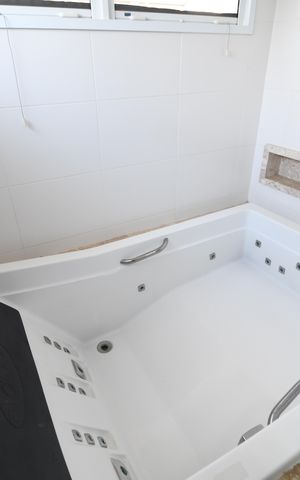 Casa à venda com 336m², 3 quartos e 4 vagasBanheiro da Suíte 1