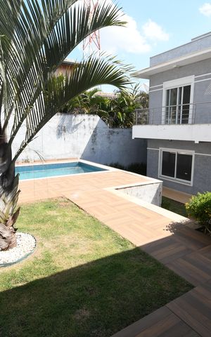 Casa à venda com 336m², 3 quartos e 4 vagasPiscina / Jardim