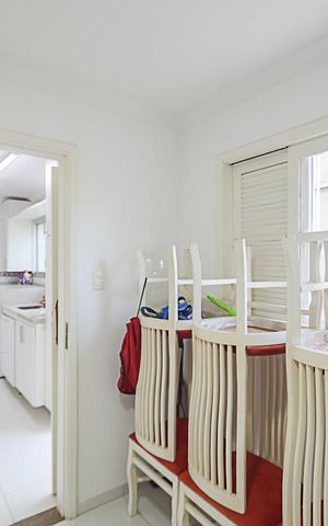Casa à venda com 350m², 4 quartos e 6 vagasQuarto de Serviço