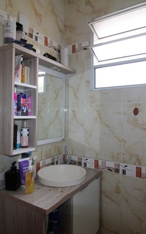 Casa à venda com 129m², 2 quartos e 2 vagasQuarto 1 - Banheiro