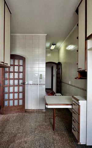 Apartamento à venda com 161m², 2 quartos e 3 vagasCozinha