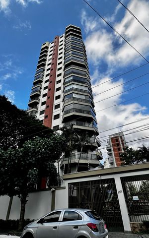 Apartamento à venda com 161m², 2 quartos e 3 vagasFachada