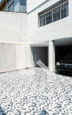 Casa à venda com 180m², 3 quartos e 4 vagas Casa à venda com 180m², 3 quartos e 4 vagasÁrea Externa