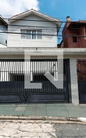 Casa à venda com 180m², 3 quartos e 4 vagas Casa à venda com 180m², 3 quartos e 4 vagasFachada