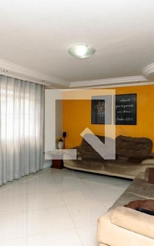 Casa à venda com 180m², 3 quartos e 4 vagas Casa à venda com 180m², 3 quartos e 4 vagasSala