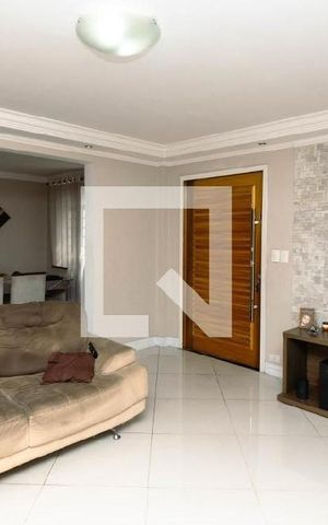 Casa à venda com 180m², 3 quartos e 4 vagas Casa à venda com 180m², 3 quartos e 4 vagasSala