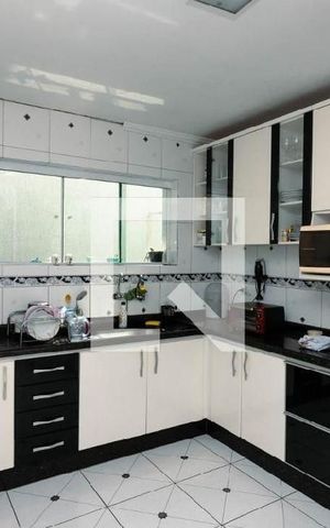 Casa à venda com 180m², 3 quartos e 4 vagas Casa à venda com 180m², 3 quartos e 4 vagasCozinha