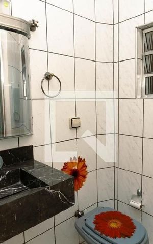 Casa à venda com 180m², 3 quartos e 4 vagas Casa à venda com 180m², 3 quartos e 4 vagasBanheiro 2