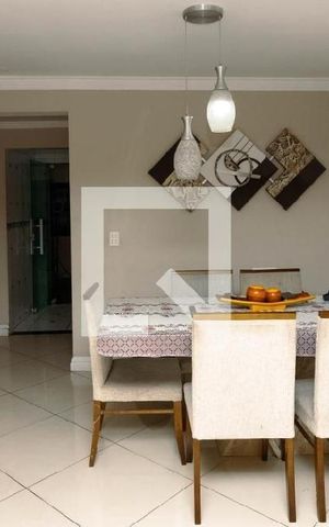 Casa à venda com 180m², 3 quartos e 4 vagas Casa à venda com 180m², 3 quartos e 4 vagasSala
