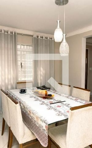 Casa à venda com 180m², 3 quartos e 4 vagas Casa à venda com 180m², 3 quartos e 4 vagasSala