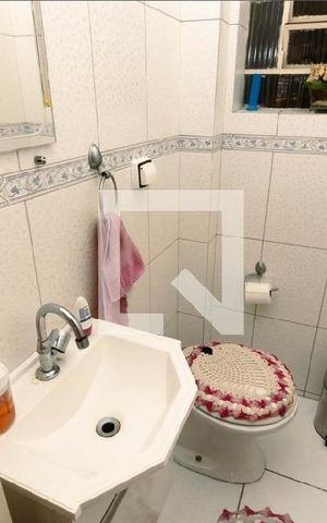 Casa à venda com 180m², 3 quartos e 4 vagas Casa à venda com 180m², 3 quartos e 4 vagasBanheiro 1