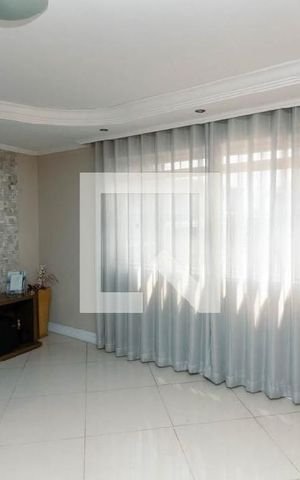 Casa à venda com 180m², 3 quartos e 4 vagas Casa à venda com 180m², 3 quartos e 4 vagasSala