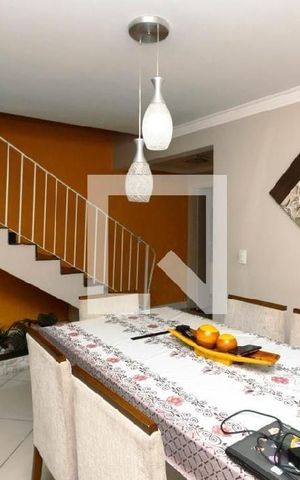 Casa à venda com 180m², 3 quartos e 4 vagas Casa à venda com 180m², 3 quartos e 4 vagasSala