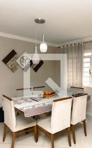 Casa à venda com 180m², 3 quartos e 4 vagas Casa à venda com 180m², 3 quartos e 4 vagasSala