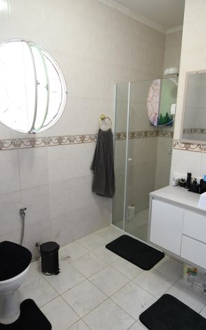 Casa à venda com 179m², 3 quartos e 4 vagasBanheiro Suíte