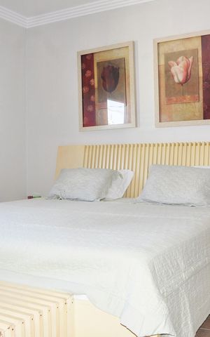 Casa à venda com 250m², 3 quartos e 5 vagas Casa à venda com 250m², 3 quartos e 5 vagasSuíte
