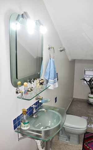 Casa à venda com 250m², 3 quartos e 5 vagas Casa à venda com 250m², 3 quartos e 5 vagasLavabo