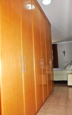 Casa à venda com 250m², 3 quartos e 5 vagas Casa à venda com 250m², 3 quartos e 5 vagasSuíte